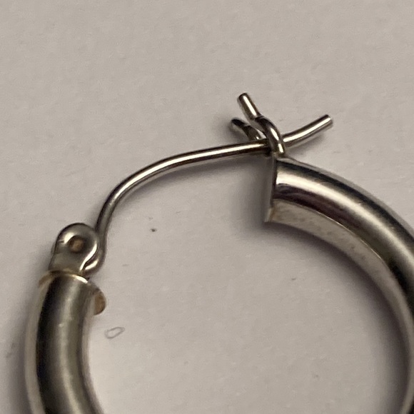 Small Simple Classic Silver Tone Hoop Earrings - Picture 9 of 13